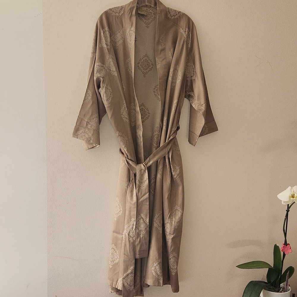 NWOT, JW Spa Coolection Rayon/poly Robe Size OS